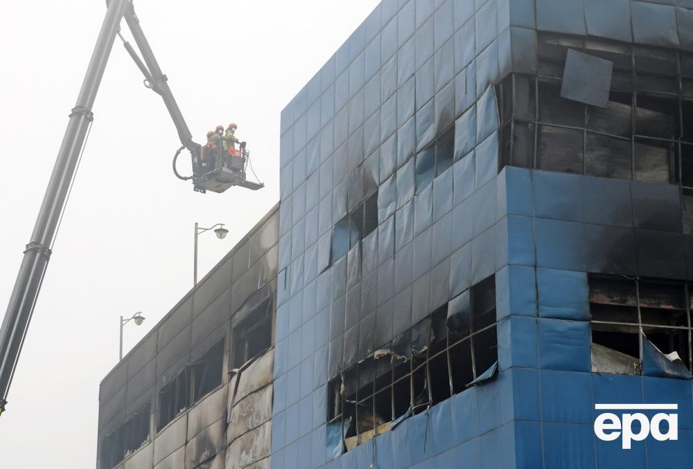 A plant in South Korea caught fire, killing at least 10 people. Photo 1