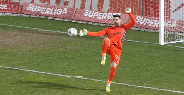 Cătălin Căbuz buried his team with his error. DigiSport TV capture