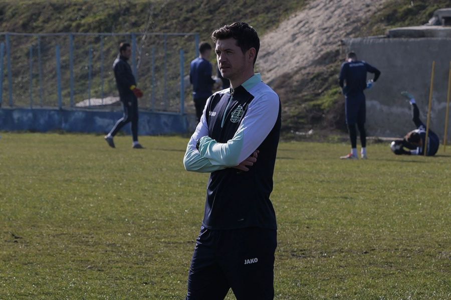 The incredible conditions in which the Super League team train » How the pitch looks