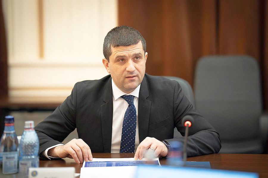 The Minister of Defense came out on the attack again, after the irregularities found at CSA Steaua: 