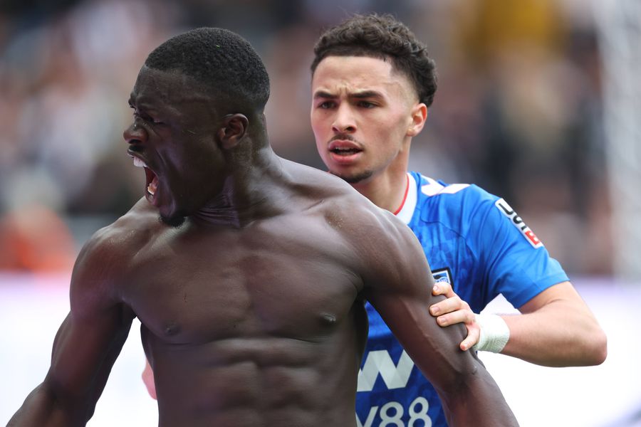 The Newcastle - Sunderland derby did not disappoint this time either! Beastly scenography and the 