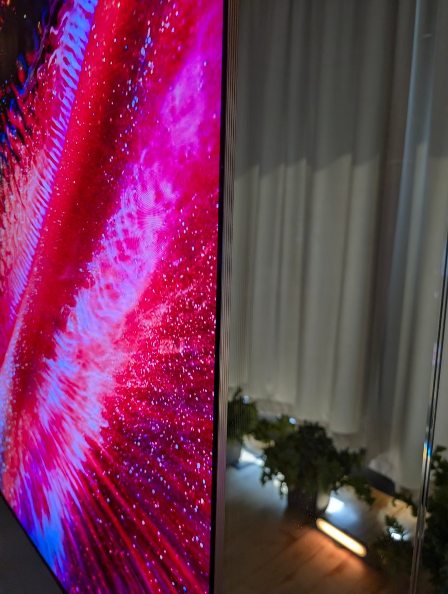LG OLED W6 is very slim