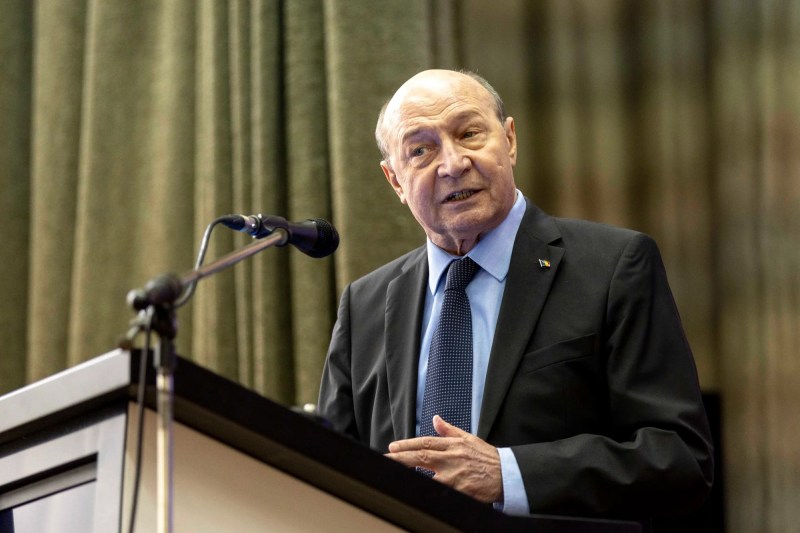 Where does Băsescu think Trump and the American services went wrong. 