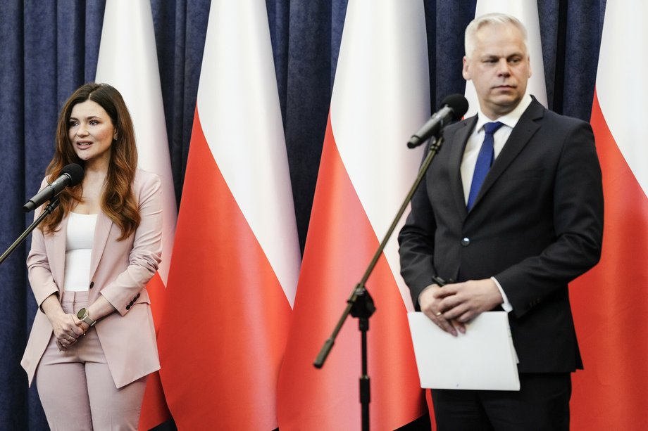 Wanda Buk and Undersecretary of State in the Chancellery of the President of the Republic of Poland Karol Rabenda at a press conference on the ETS system, March 17