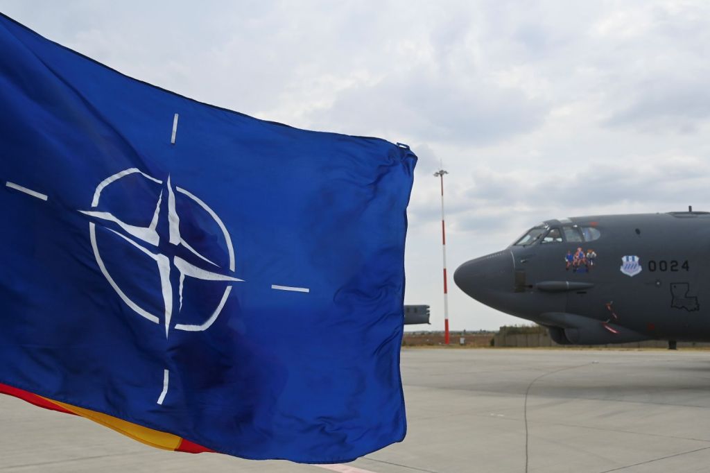 NATO flag. Photo: Inquam Photos / Eduard Vînătoru