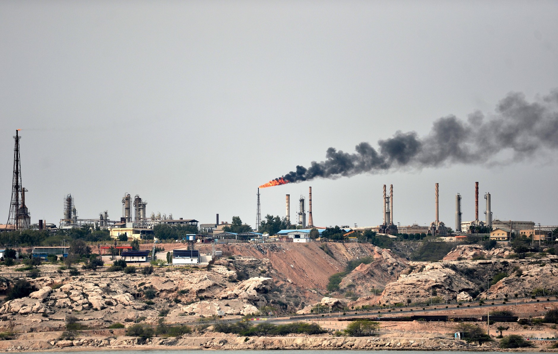 Oil terminal on Khark Island (illustrative photo)