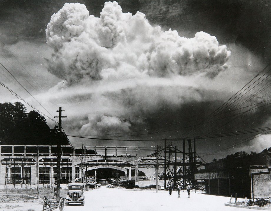 A nuclear mushroom cloud over Nagasaki as seen from Koyagi-jima, less than 10 km away