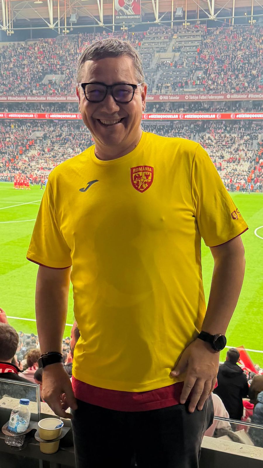 Curious moment: Victor Ponta went to Turkey - Romania dressed in BOTH national shirts, one on top of the other! 