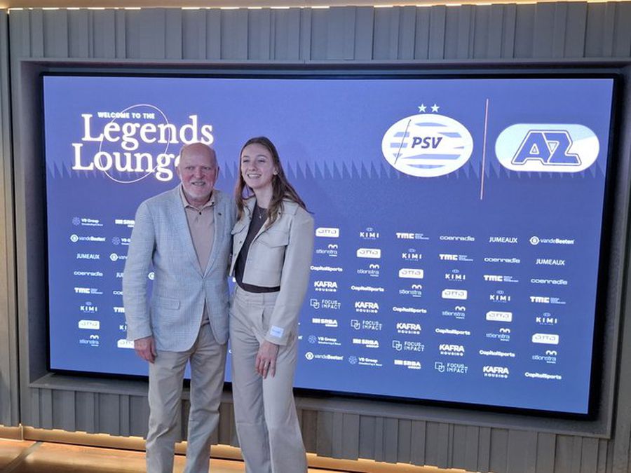Luxury spectators at Dennis Man's match in the Eredivisie: the athlete was invited to the legend box