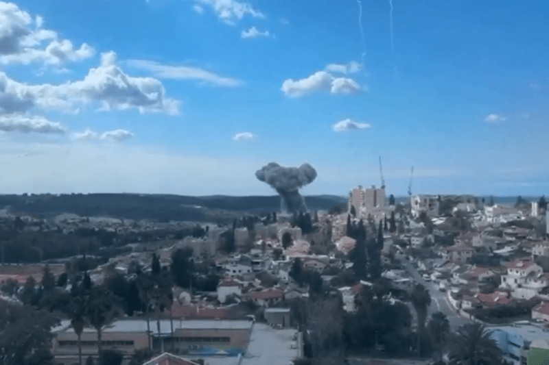 VIDEO The moment an Iranian ballistic missile hits near Jerusalem. IDF failed to intercept it / At least 6 dead