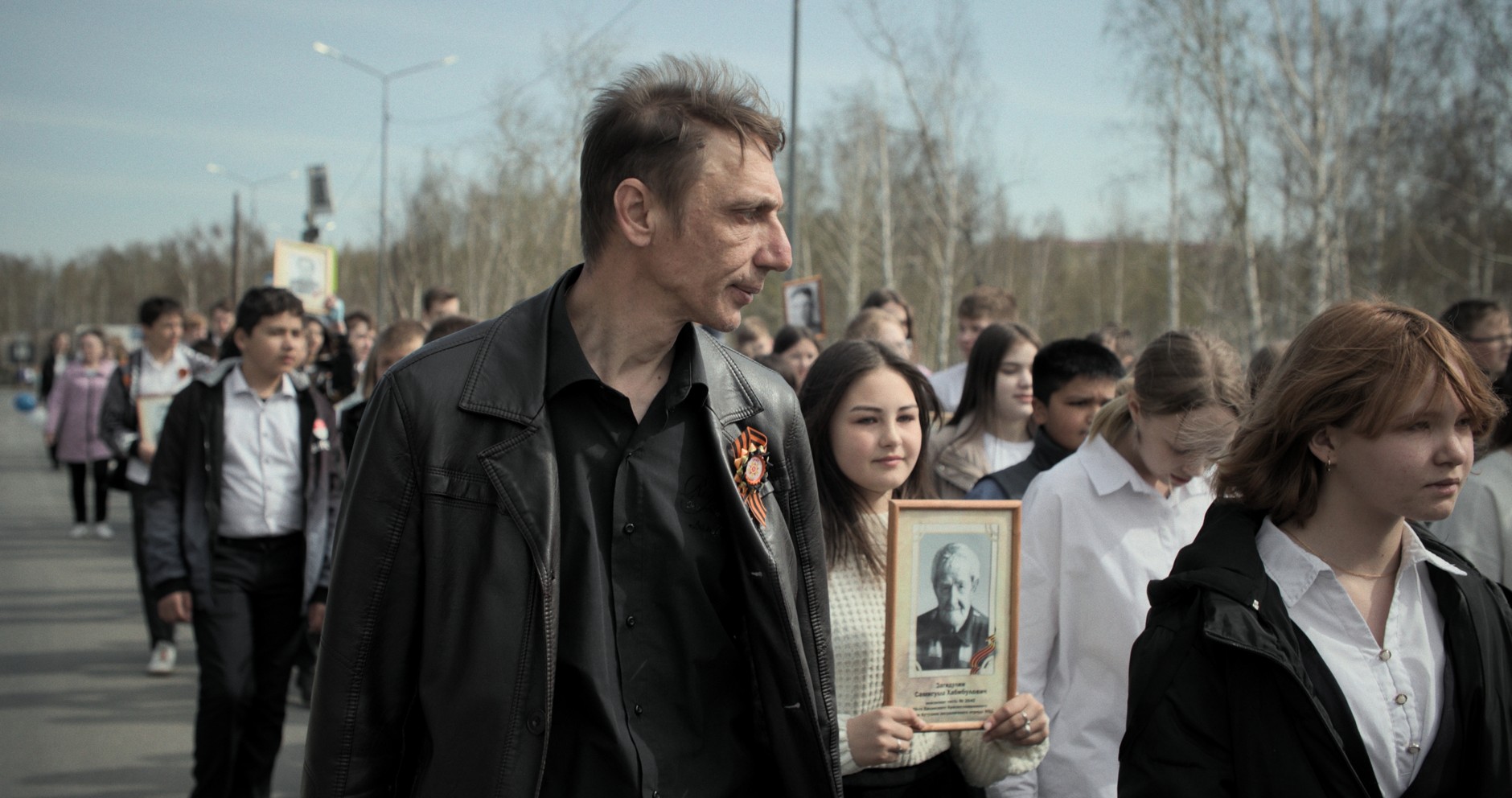 Historian Abdulmanov with students. Still from the movie "Mr. Nobody vs. Putin"