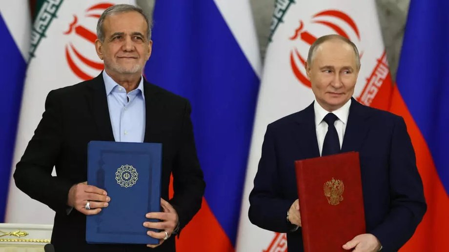 Prezydent Rosji Władimir Putin i prezydent Iranu Masud Pezeshkian podpisali w 2025 roku umowę o współpracy, wzmacniającą więzi między krajami w obliczu dotkliwych sankcji ze strony Zachodu