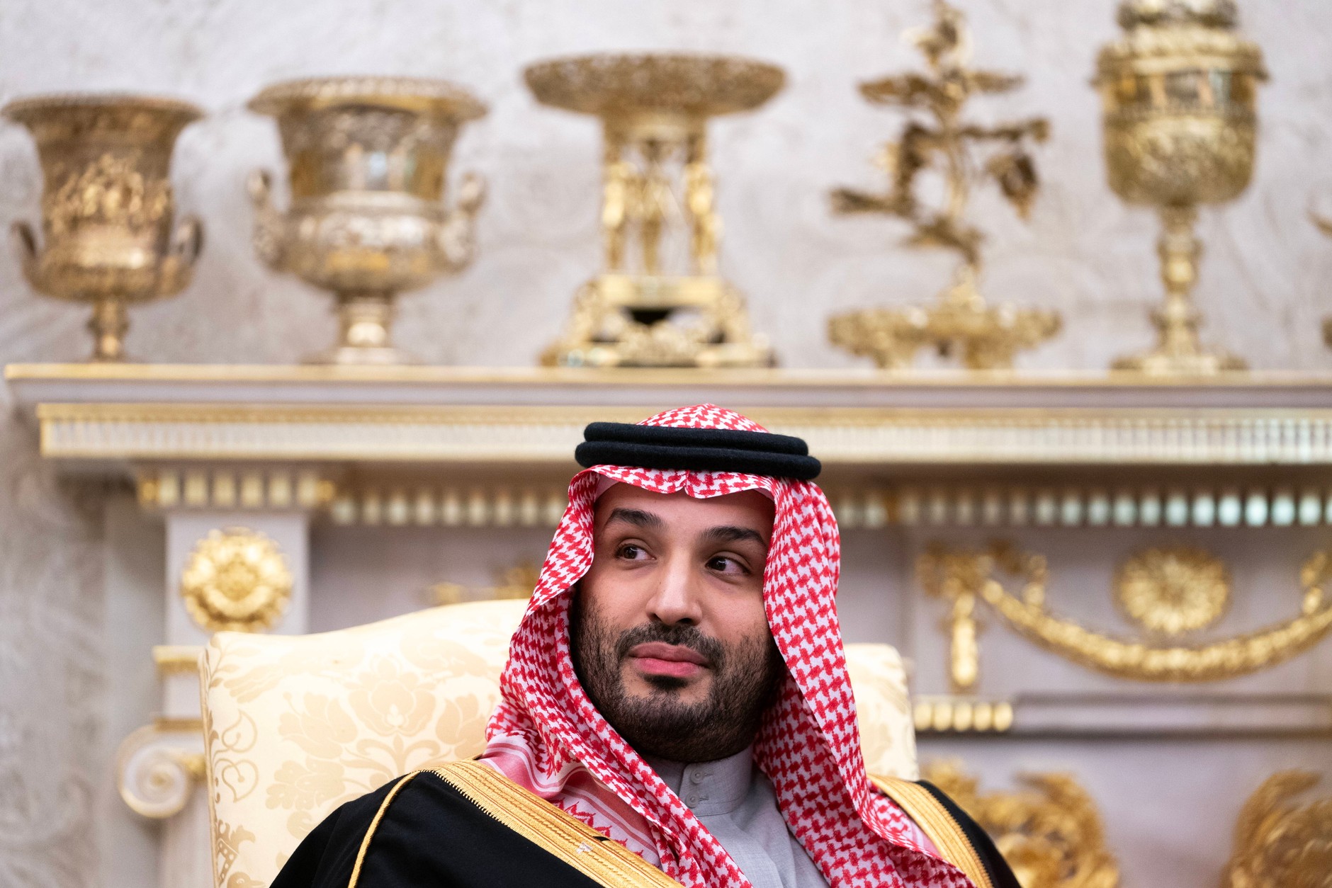 Książę Arabii Saudyjskiej Mohammed bin Salman podczas spotkania z prezydentem Donaldem Trumpem w Gabinecie Owalnym w Białym Domu w Waszyngtonie, USA, 18 listopada 2025 r.