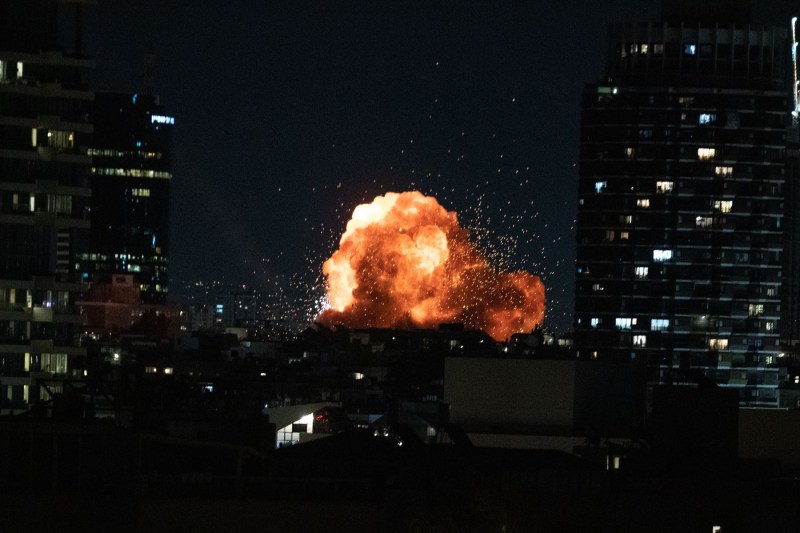 Heavy explosion in Tel Aviv after the city was hit by an Iranian missile. The balance of the attack and images of the aftermath - VIDEO
