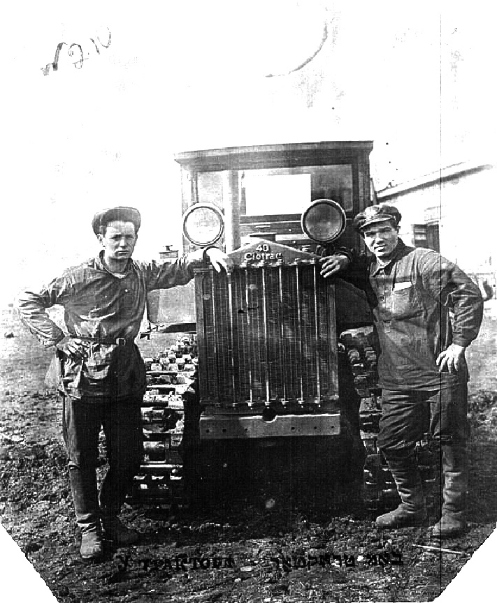 One of the first crawler tractors before being sent to Birofeld. 1930
