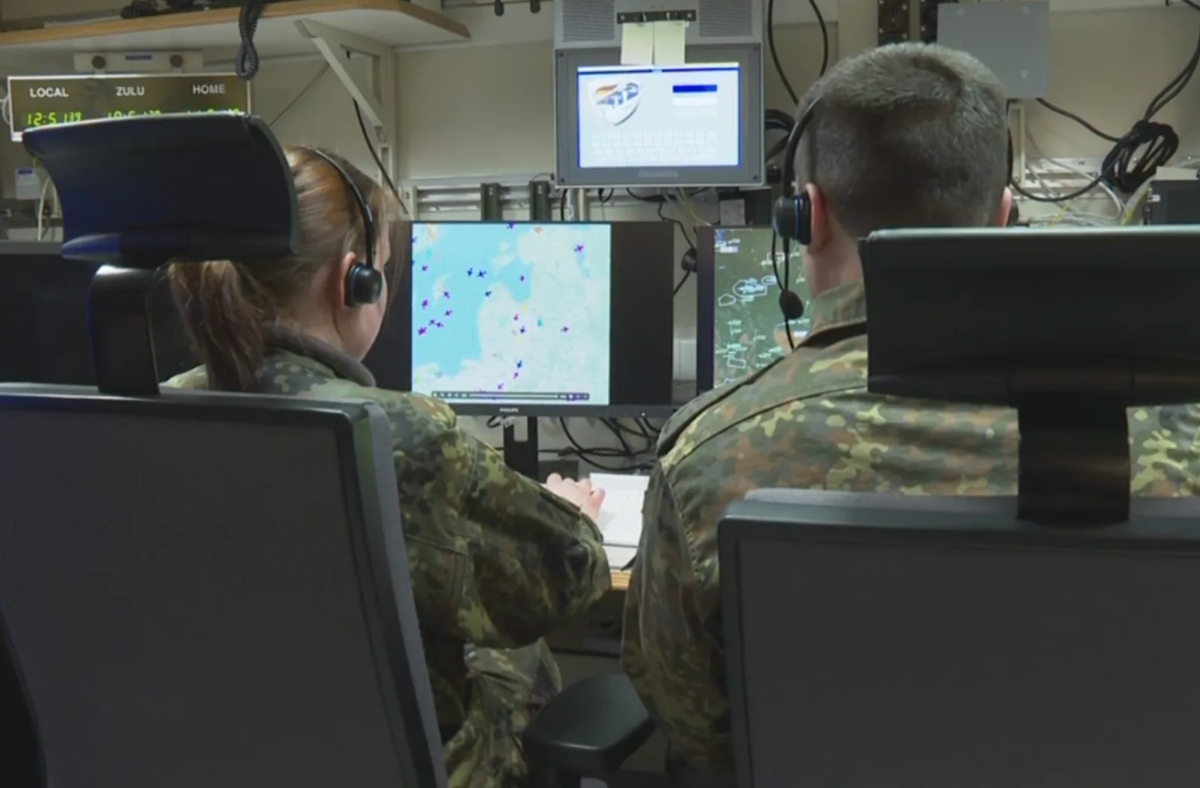 German army soldiers monitor the airspace in Kaunas