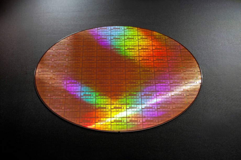 Rapidus wants to start batch production of chips using the 2 nm technological process in 2027 - several months after TSMC.