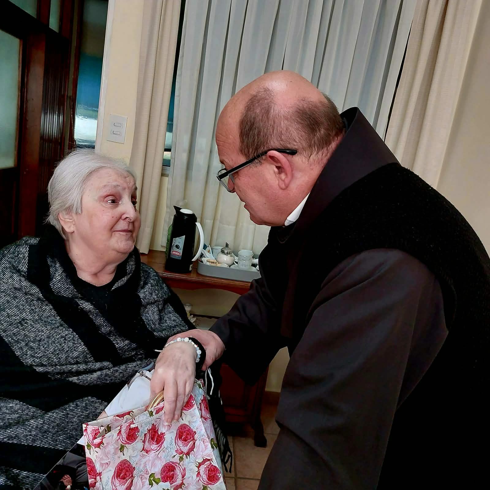 A Polish priest takes care of the sister of Pope Francis