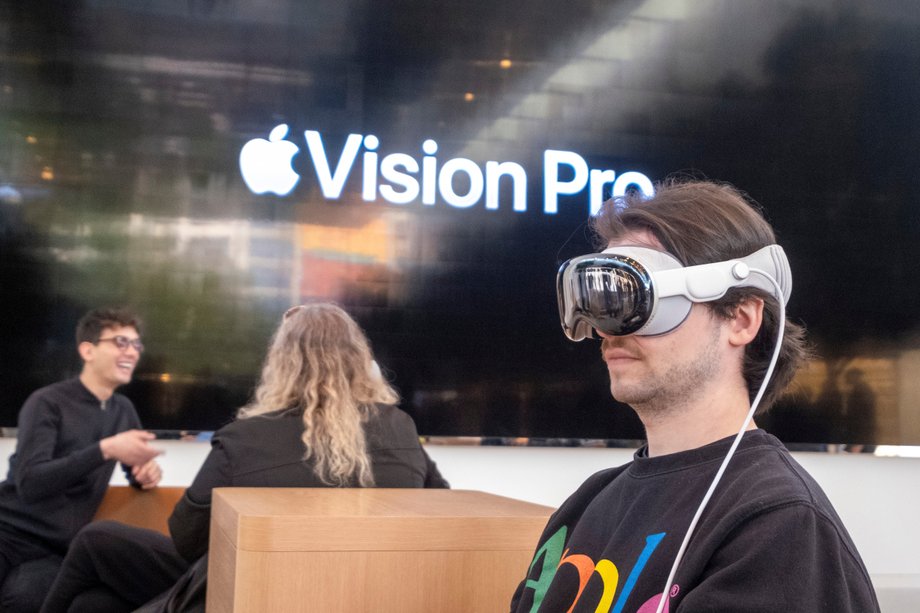 Apple Vision Pro: an impressive device in terms of technology and (at least for now) a failure in terms of sales.