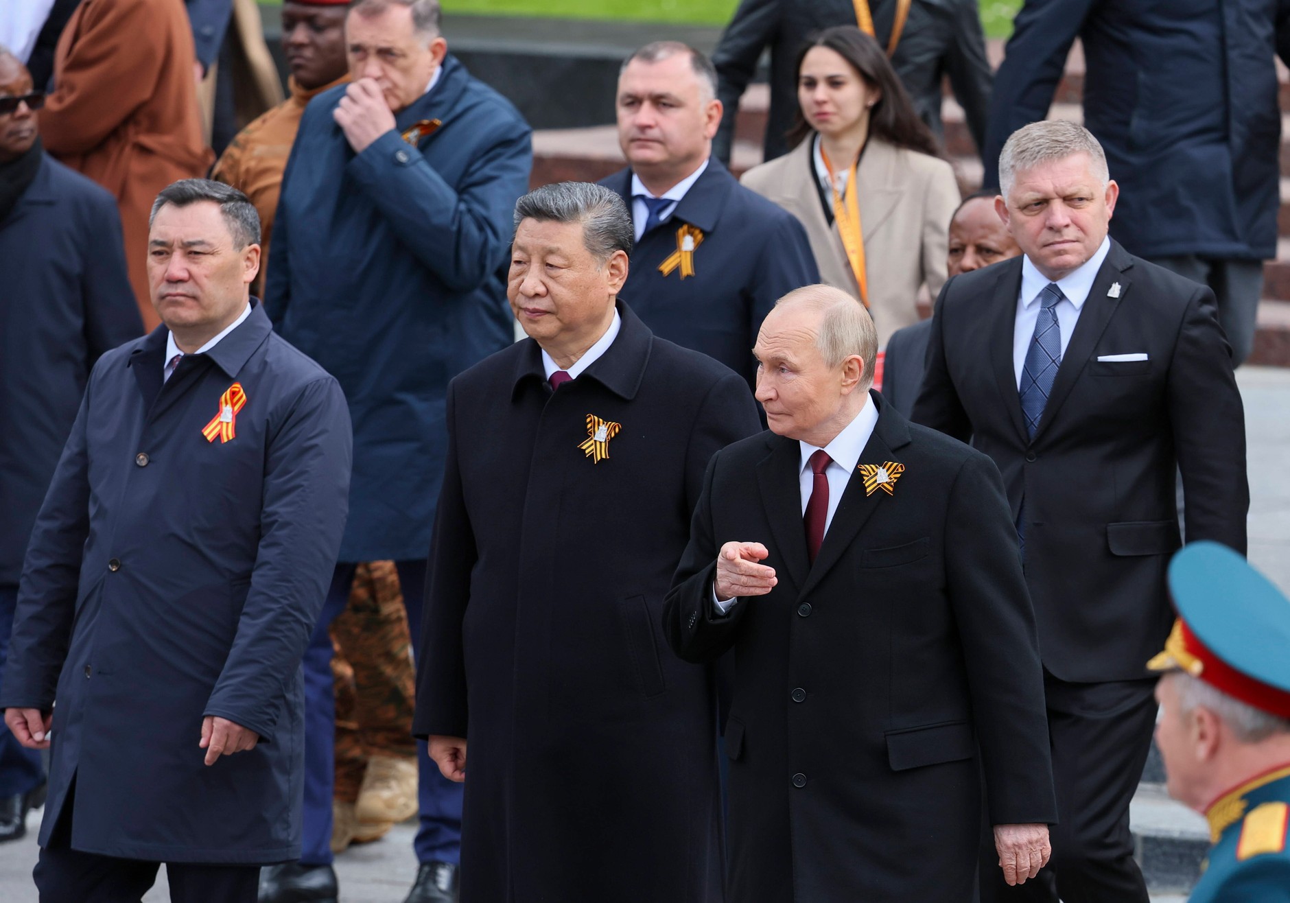 President of Kyrgyzstan Sadyr Japarov (L), President of Russia Vladimir Putin (2-R), President of China Xi Jinping (C) and Prime Minister of Slovakia Robert Fico (R) along with other foreign leaders take part in a wreath-laying ceremony at the Tomb of the Unknown Soldier in Alexander Garden on Victory Day (May 2025)