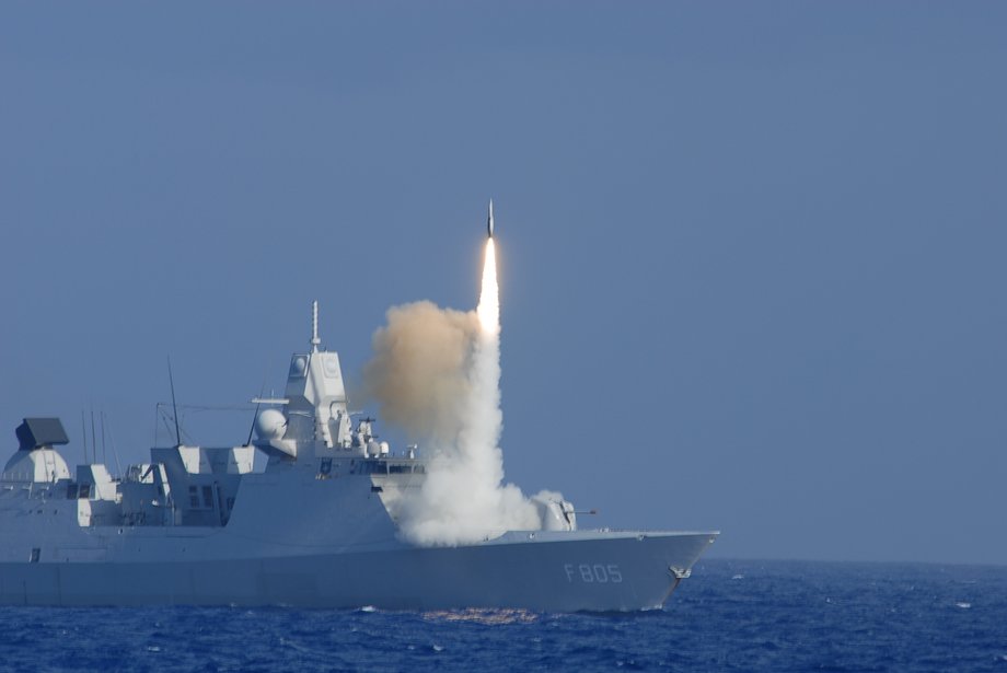 HNLMS Evertsen - air defense frigate