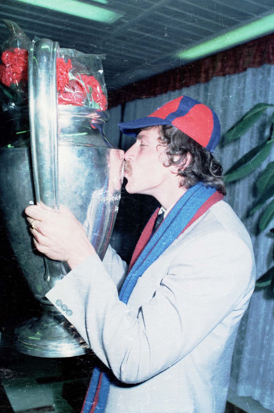 The heartfelt testimony of the pilot who took Steaua to Seville: 
