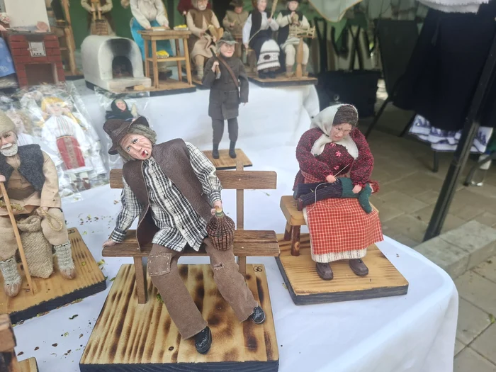 The figurines made by the Silion couple PHOTO Cosmin Zamfirache