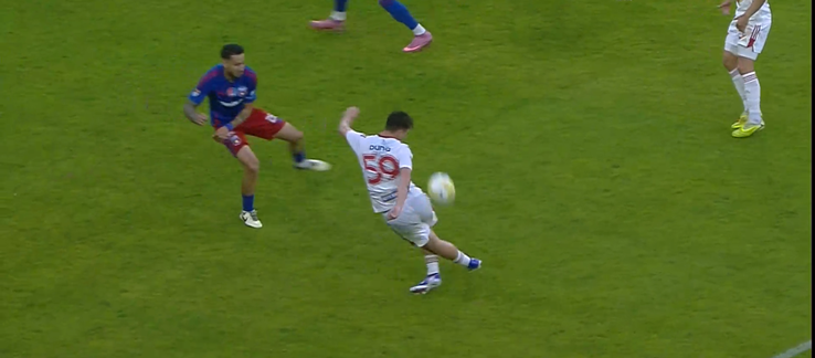 Goal from the rabona in Steaua - Sepsi // Photo capture: Digi Sport 1