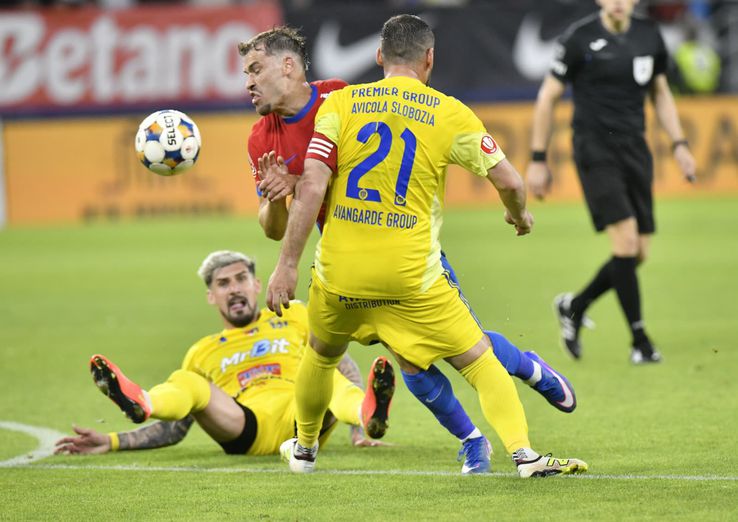 Olaru and Ibrian, in a duel, FCSB - Unirea Slobozia // photo: Cristi Preda (GSP)