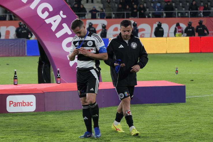 Sensational image captured by the GSP photojournalist with Nistor and Chipciu