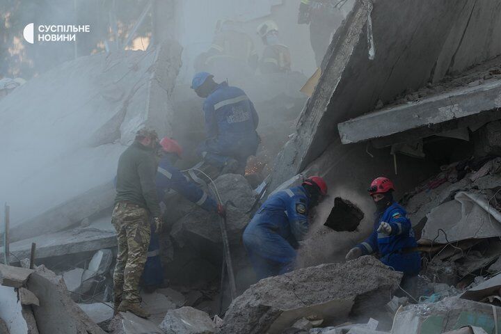 The woman screamed: ''I can't, I can't.'' Report from a destroyed house in Kyiv