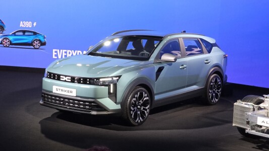 SPY PHOTO Dacia Striker interior, revealed a month before the official launch