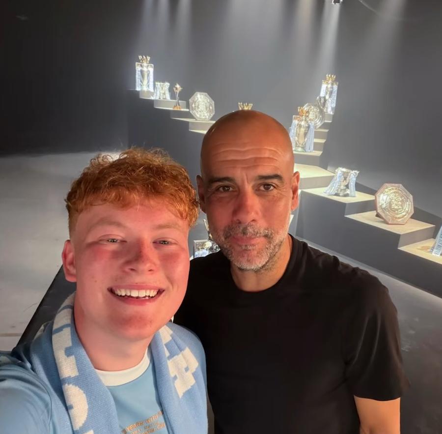 Exciting! After 10 years, Guardiola met again the child who had asked him when he signed for City: 