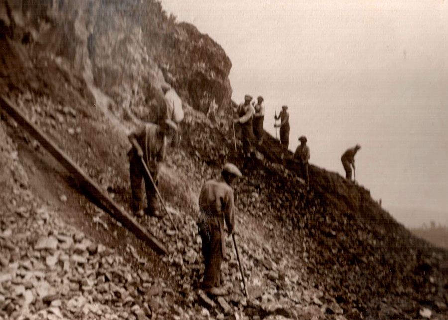 Stone quarry in Londoko