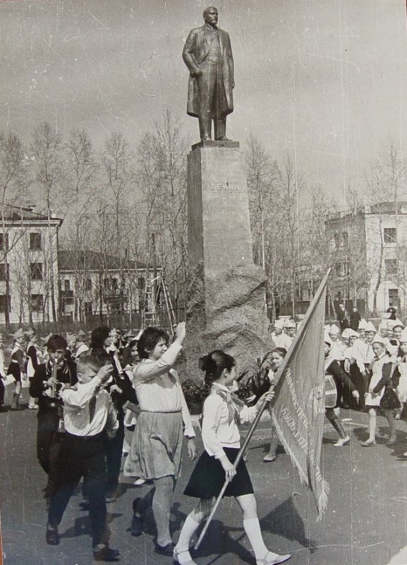 Reception of schoolchildren as pioneers on the day of the 100th anniversary of the birth of V.I. Lenin in Birobidzhan. 1970