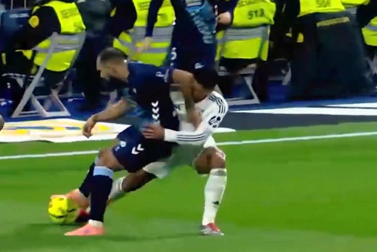 Real Madrid 0-2 Celta Vigo: Real Madrid claim Borja Iglesias was not sent off in the 58th minute for an elbow on Jude Bellingham