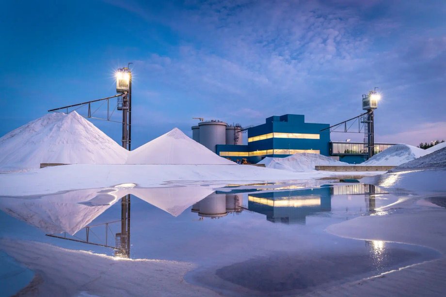 The vast majority of the ultrapure silica that makes up the silicon wafers of the most advanced chips is mined in one place: North Carolina, USA, by Sibelco.