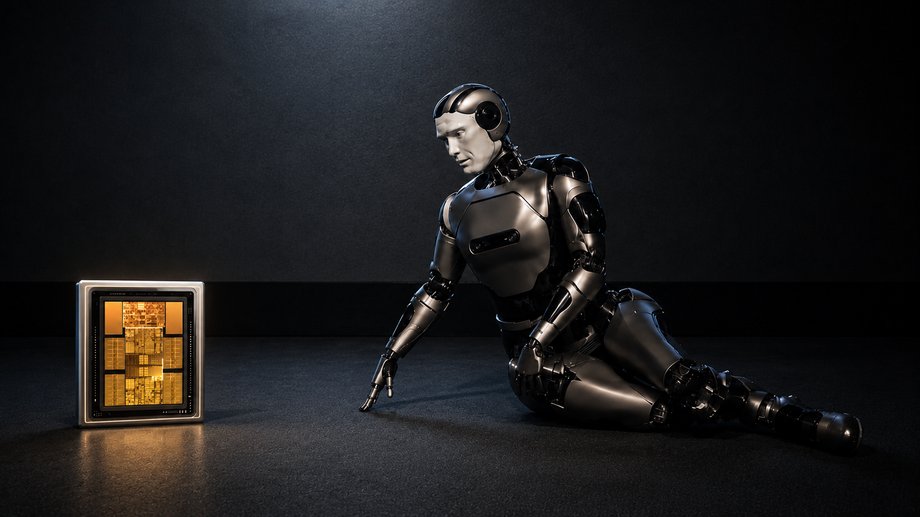AIDOL - the fall of a Russian anthropomorphic robot during a presentation