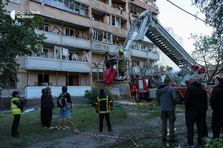The woman screamed: ''I can't, I can't.'' Report from a destroyed house in Kyiv