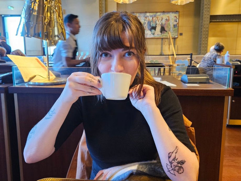 Sarah Pardi at the cafe