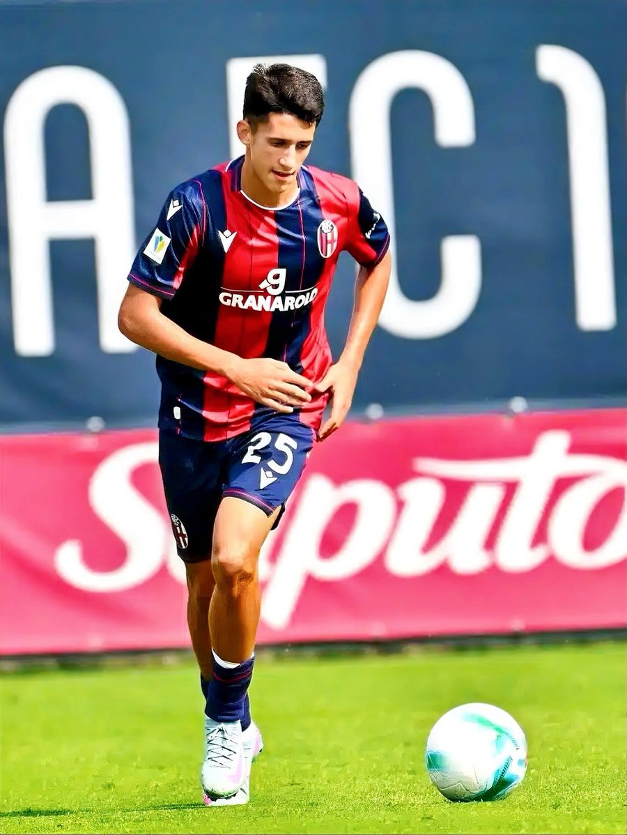 How to experience a Primavera match in Milan » The Romanian midfielder, team mate with the owner's son, 
