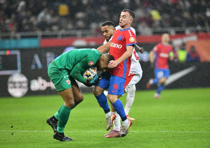 Epassy, Sivis and Mihai Toma in FCSB - Dinamo // photo: Cristi Preda (GSP)
