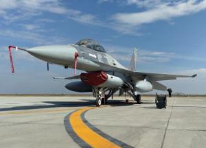 F-16 plane of the Romanian Air Force at the Borcea air base, Photo: HotNews.ro / Victor Cozmei