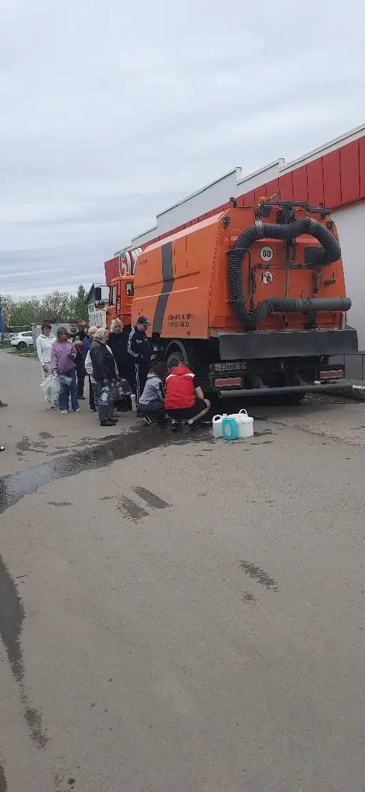 ''Lake of feces in the city center''. Russian Engels has been drowning in sewage for two weeks now. Photo