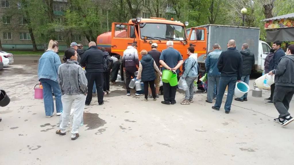 ''Lake of feces in the city center''. Russian Engels has been drowning in sewage for two weeks now. Photo
