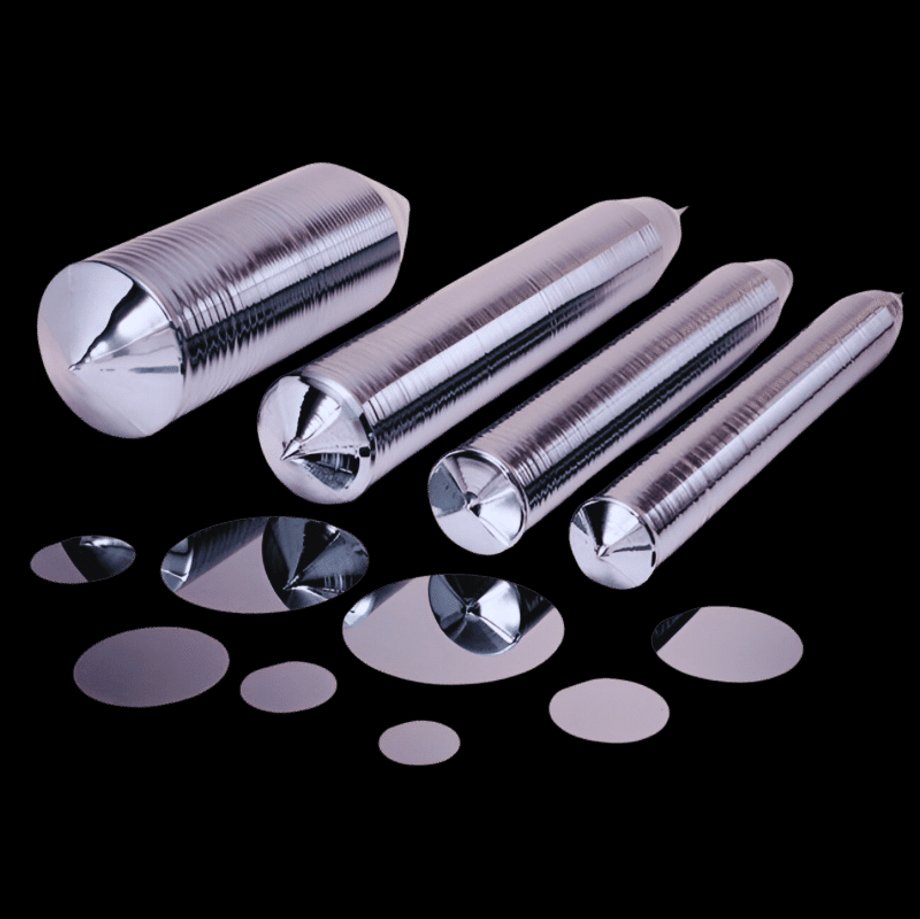 As a result of the Czochralski method, monocrystalline silicon cylinders are created and cut into wafers.