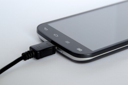 What is fast charging and does it damage your phone battery