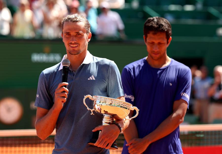Alexander Zverev and the superstition during Roland Garros » Who is in his box and who is missing