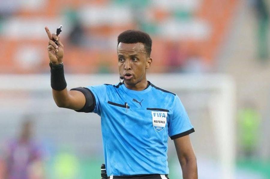 Harsh border restrictions » Striker blocked for 7 hours + Top African referee denied entry visa!