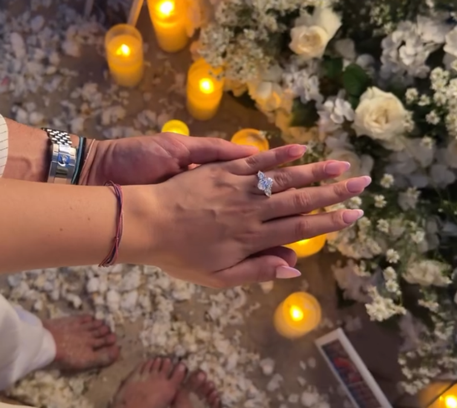 While in Bali, Daniel Bîrligea proposed to Antonia Salanța: 